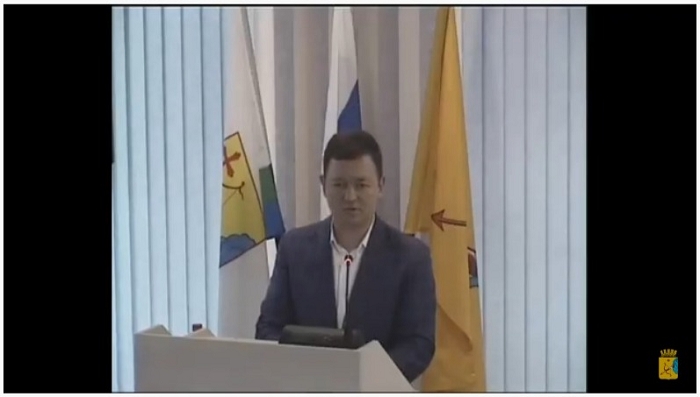 Фото: выступление Виктора Тарасова в городской думе. Источник: https://vk.com/kirovoficial