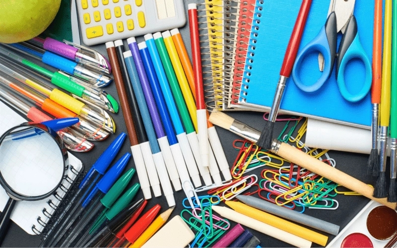 Источник: Торговый центр Спутник https://sputnik-kld.ru/news/neobhodimye-kantselyarskie-tovary-dlya-shkoly